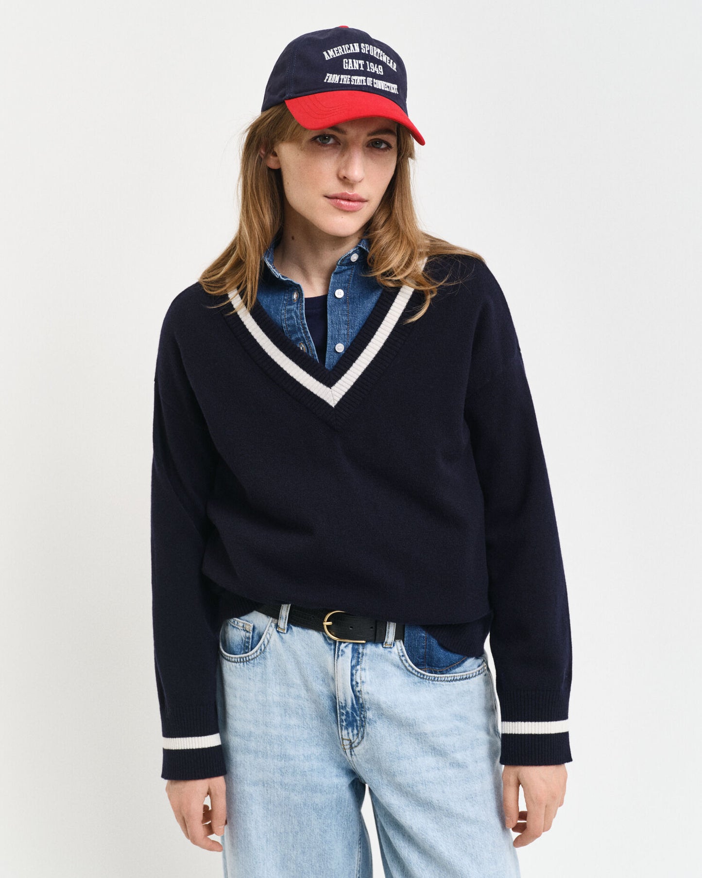 Pull en agneau extrafin col en V contrastant
