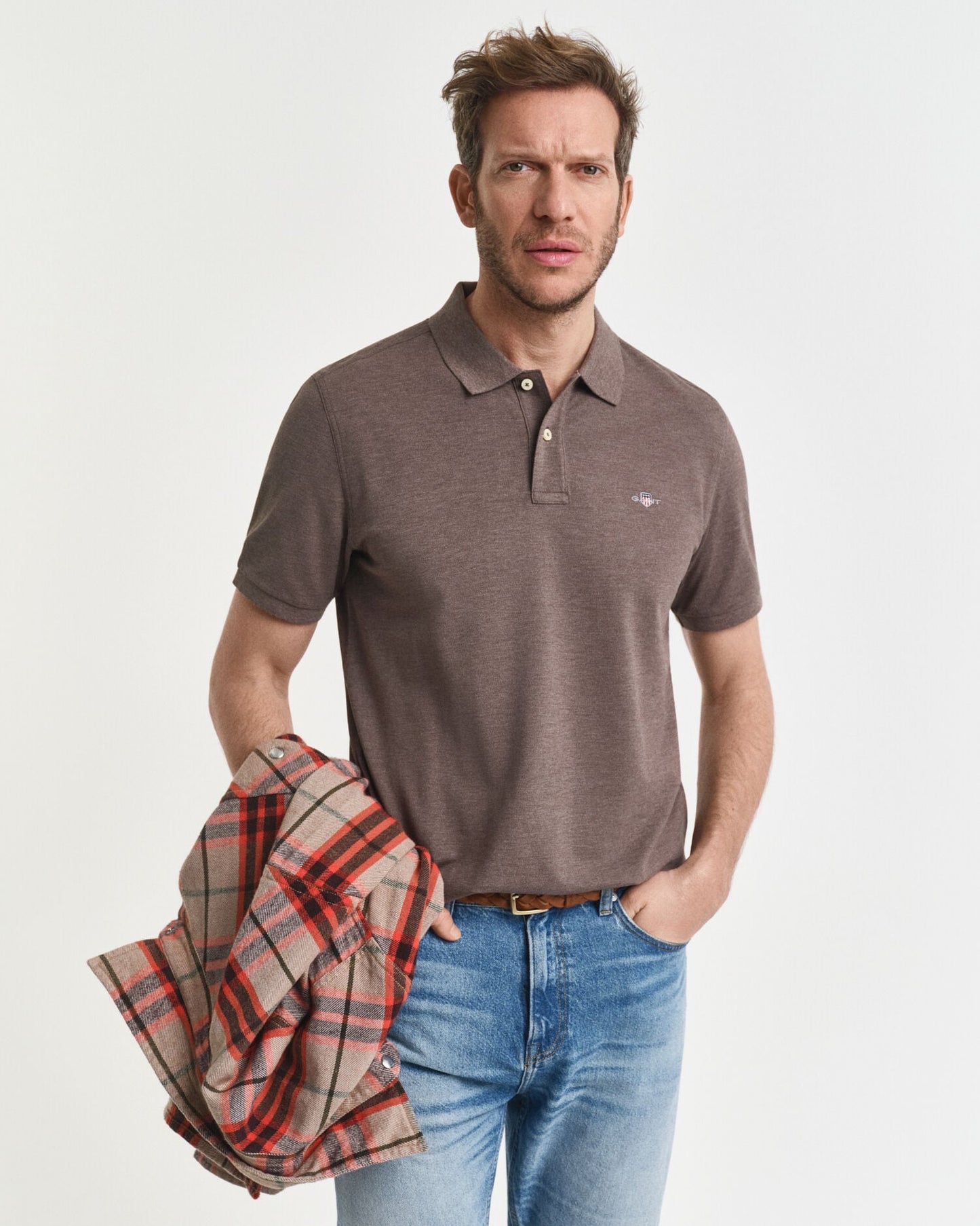 Polo piqué coupe droite avec écusson