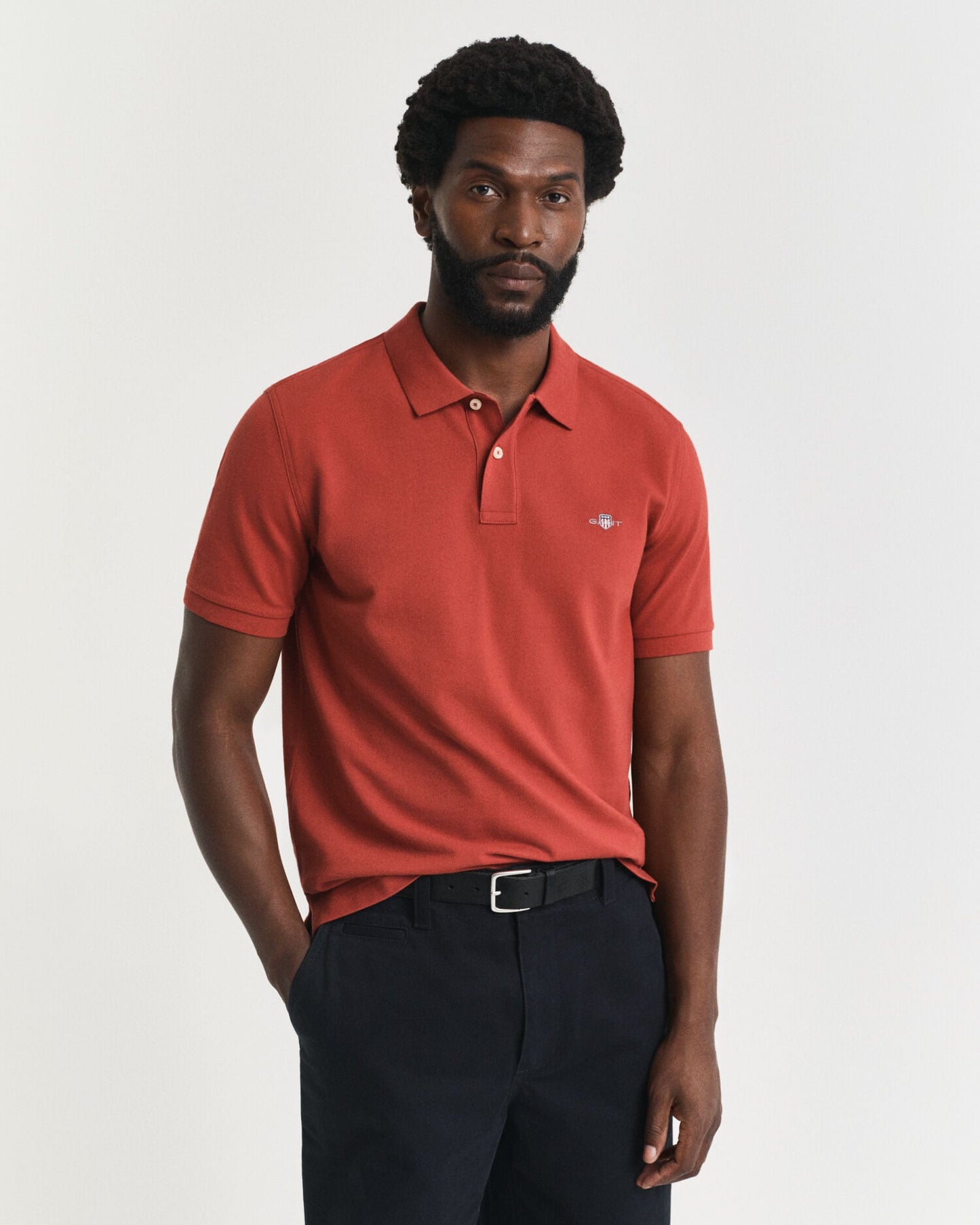 Polo piqué coupe droite avec écusson