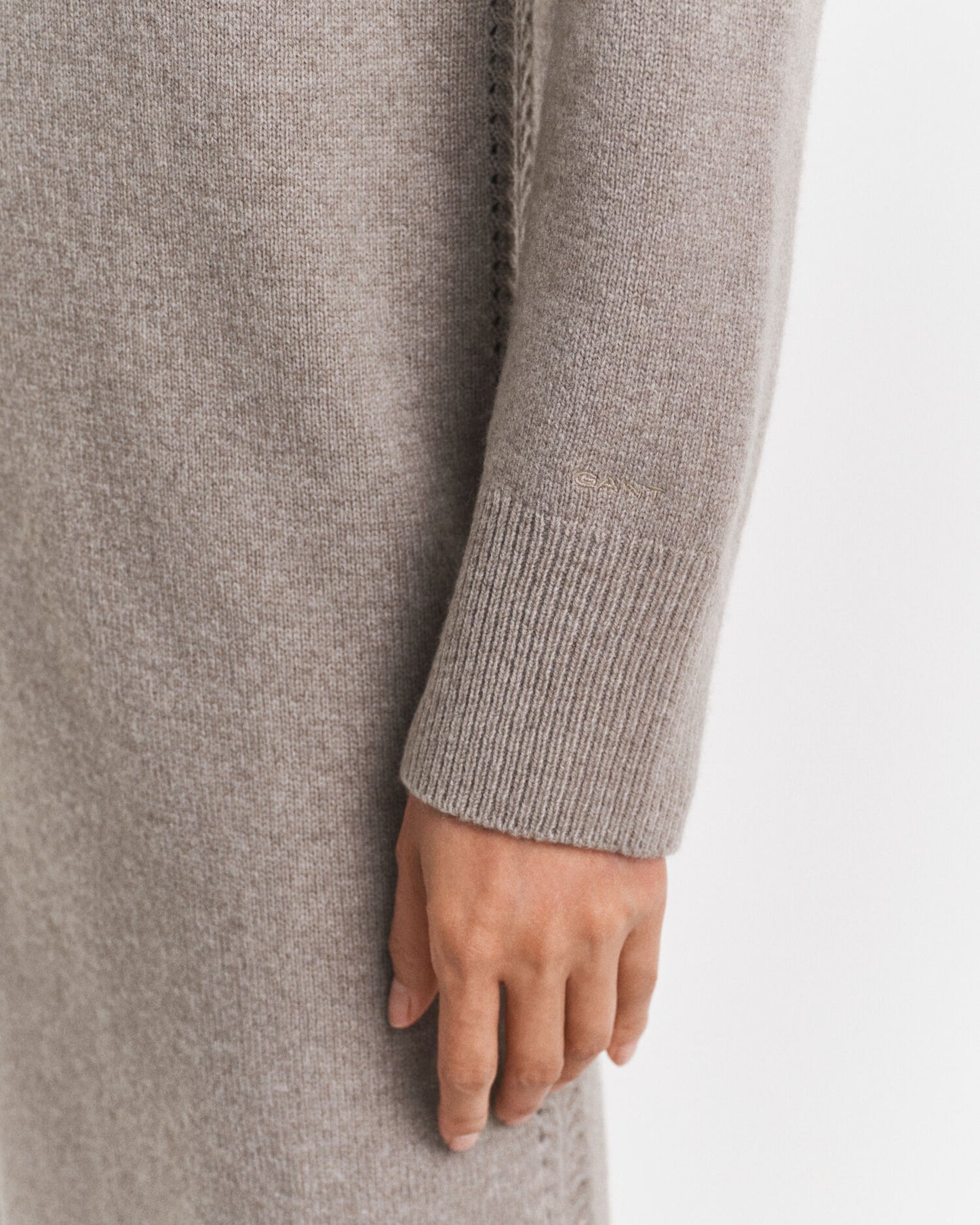 Rollkragenkleid mit Strickdetails