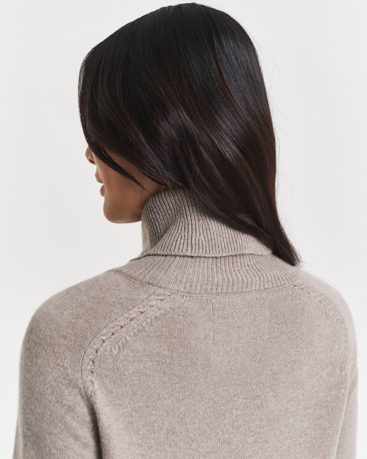 Rollkragenkleid mit Strickdetails